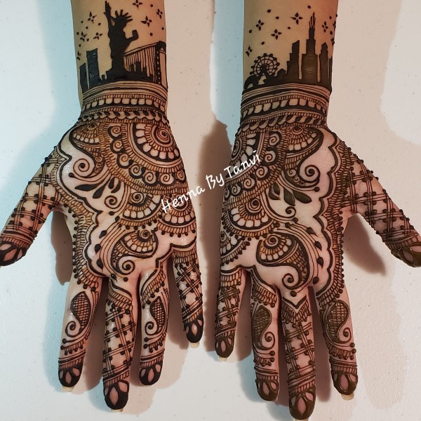 Elegant bridal mehendi details